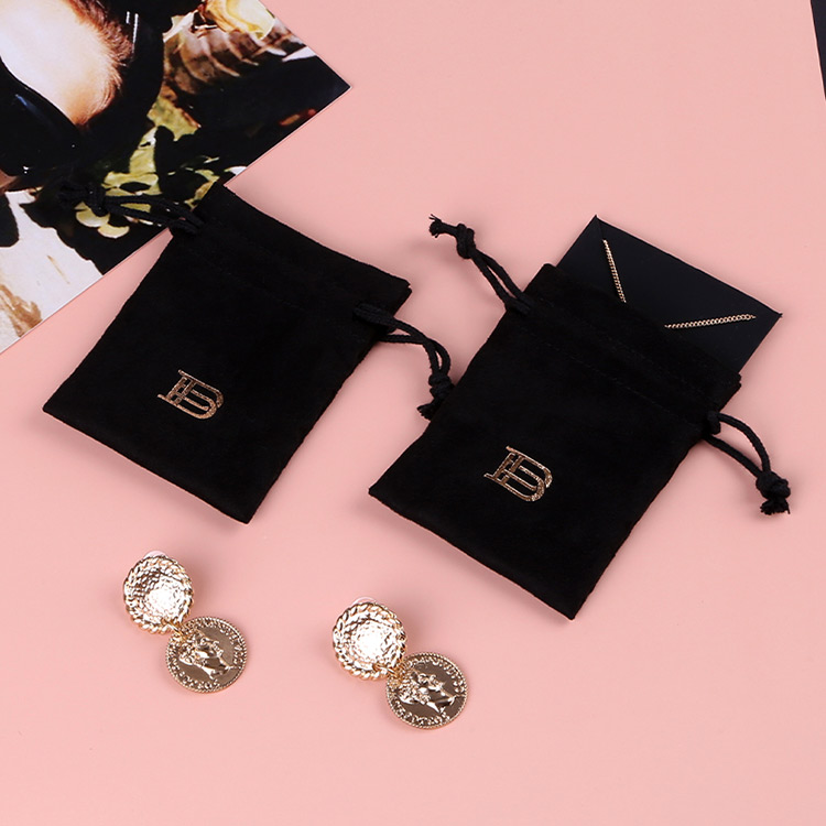 Custom black velvet jewelry drawstring bag