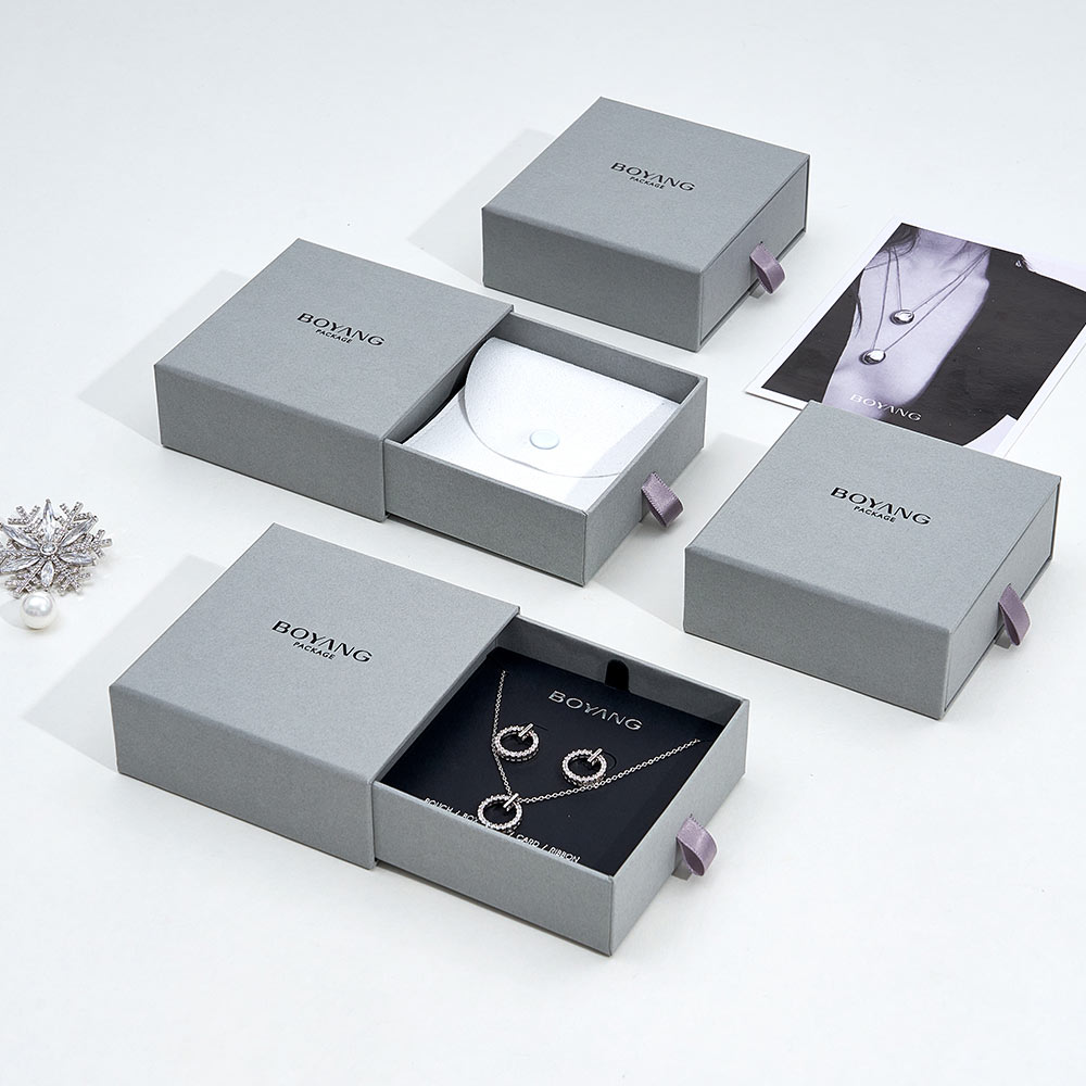 Custom paper jewelry box packaging