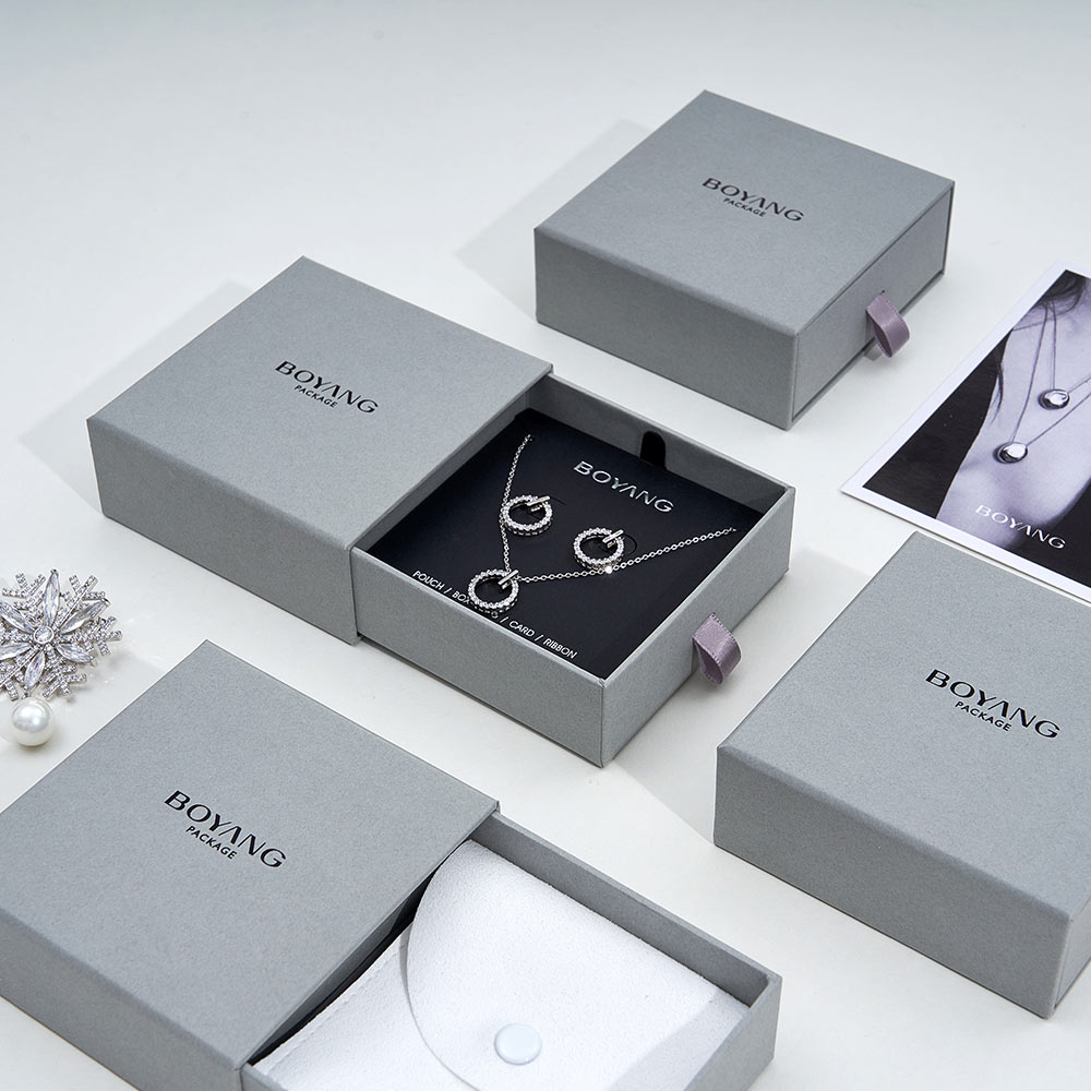 Custom paper jewelry box packaging