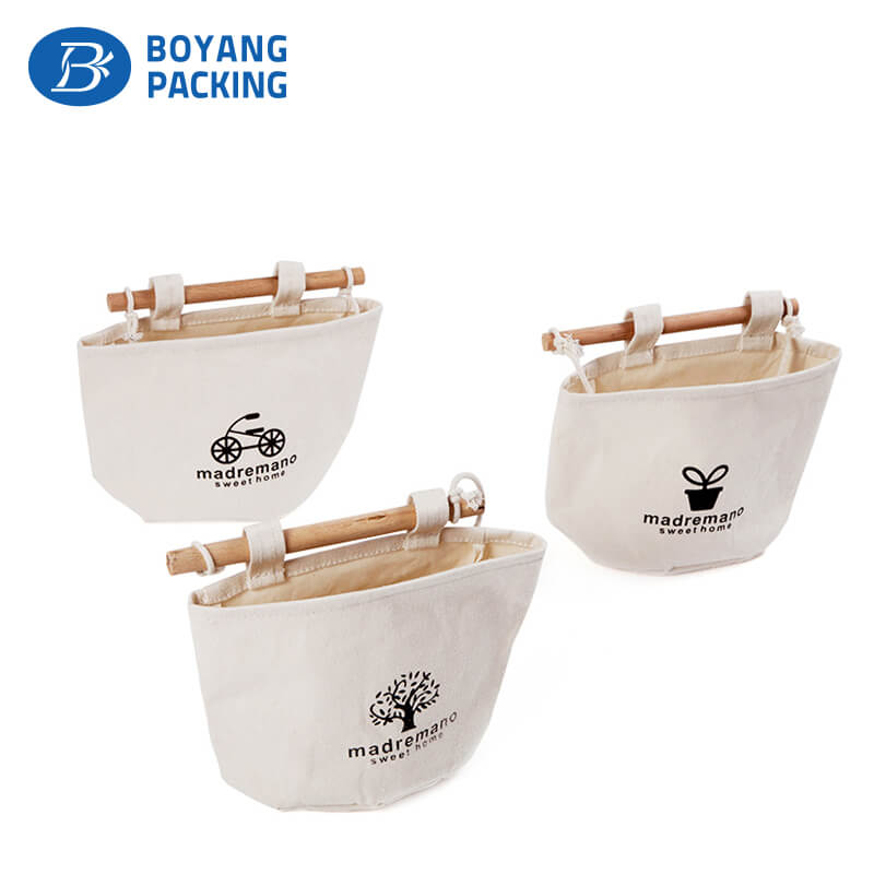 Custom white canvas bag are used for storing goods
