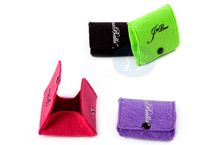 Custom velvet pouches wholesale