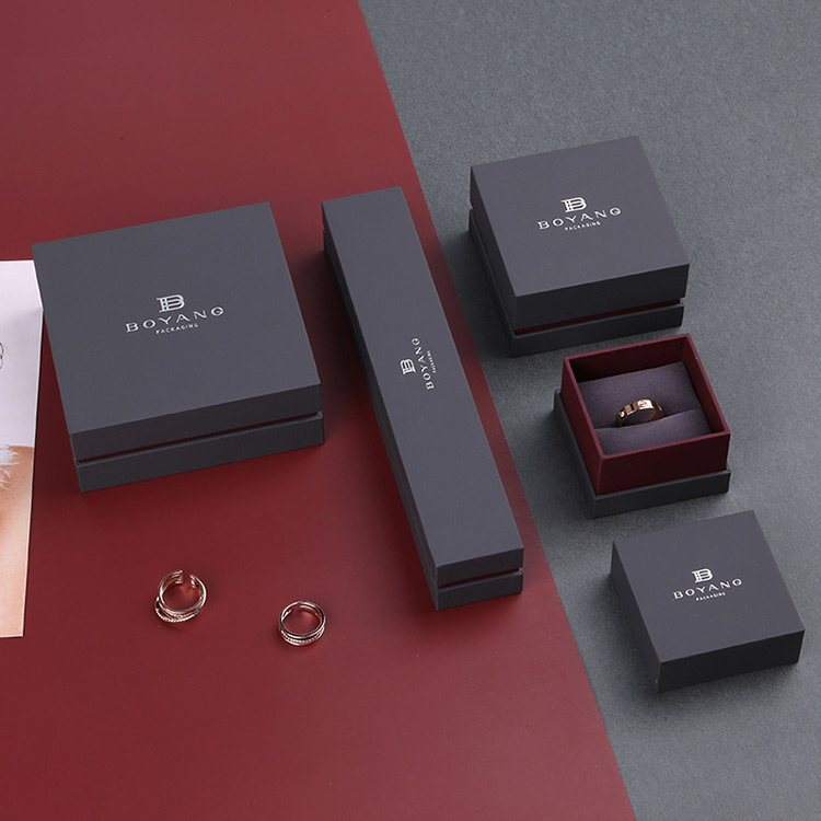 Custom engagement ring boxes